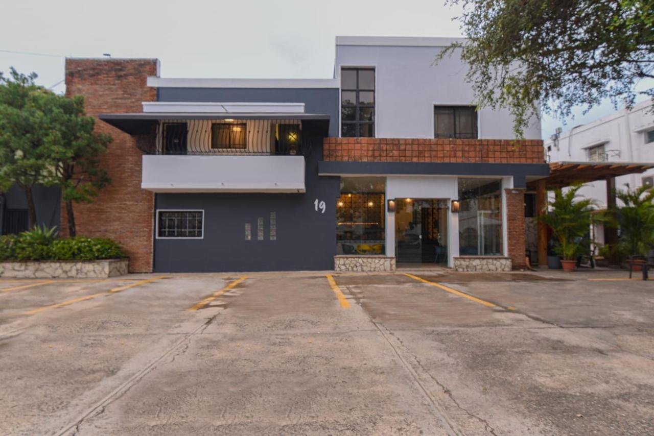 Ph 19 Guesthouse Hotel In Gazcue サントドミンゴ エクステリア 写真
